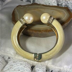 FAUX PEARL CHUNKY LIGHT GREEN RHINESTONE HINGED CUFF BRACELET